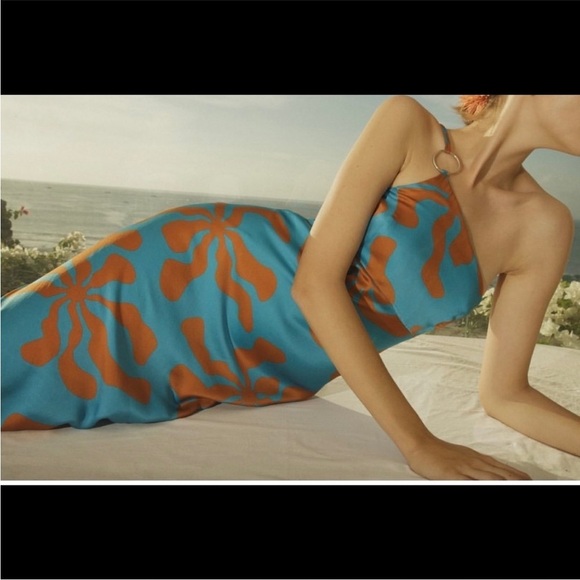 ARTHUR Apparel 100% silk bias ring dress in Hawaii - Picture 4 of 9